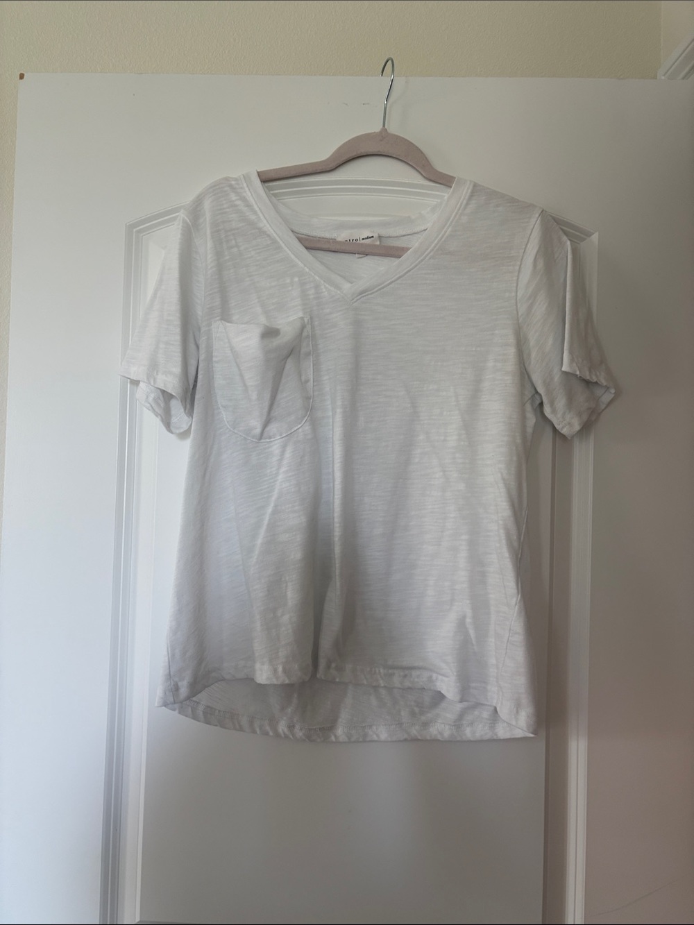 entro White V-Neck Short Sleeve Pocket Tee